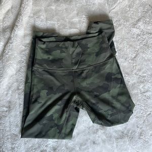 Lululemon Wunder Train Camo 25" Size 6